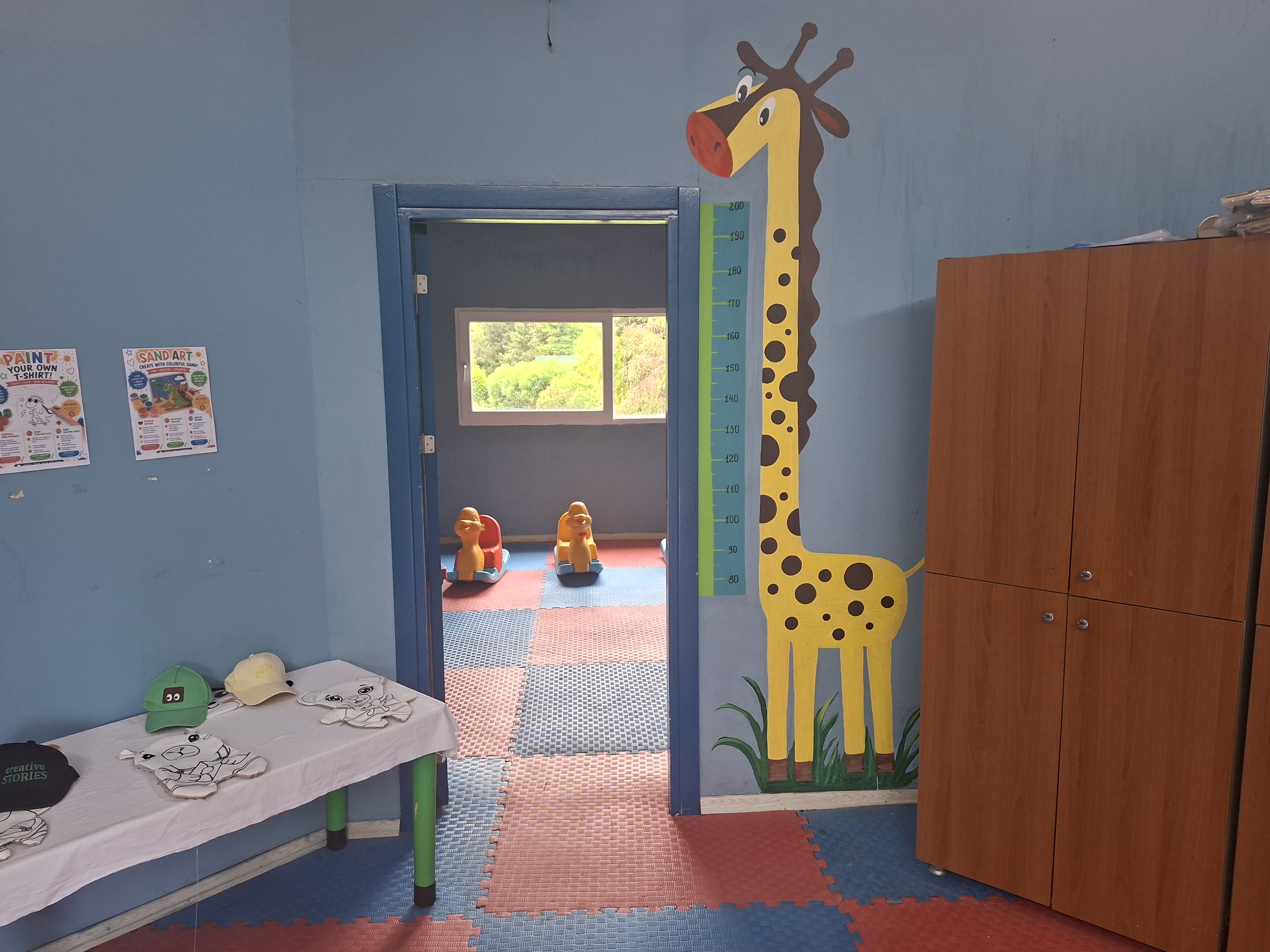 В детском клубе Квинс Парк (мини-клуб)