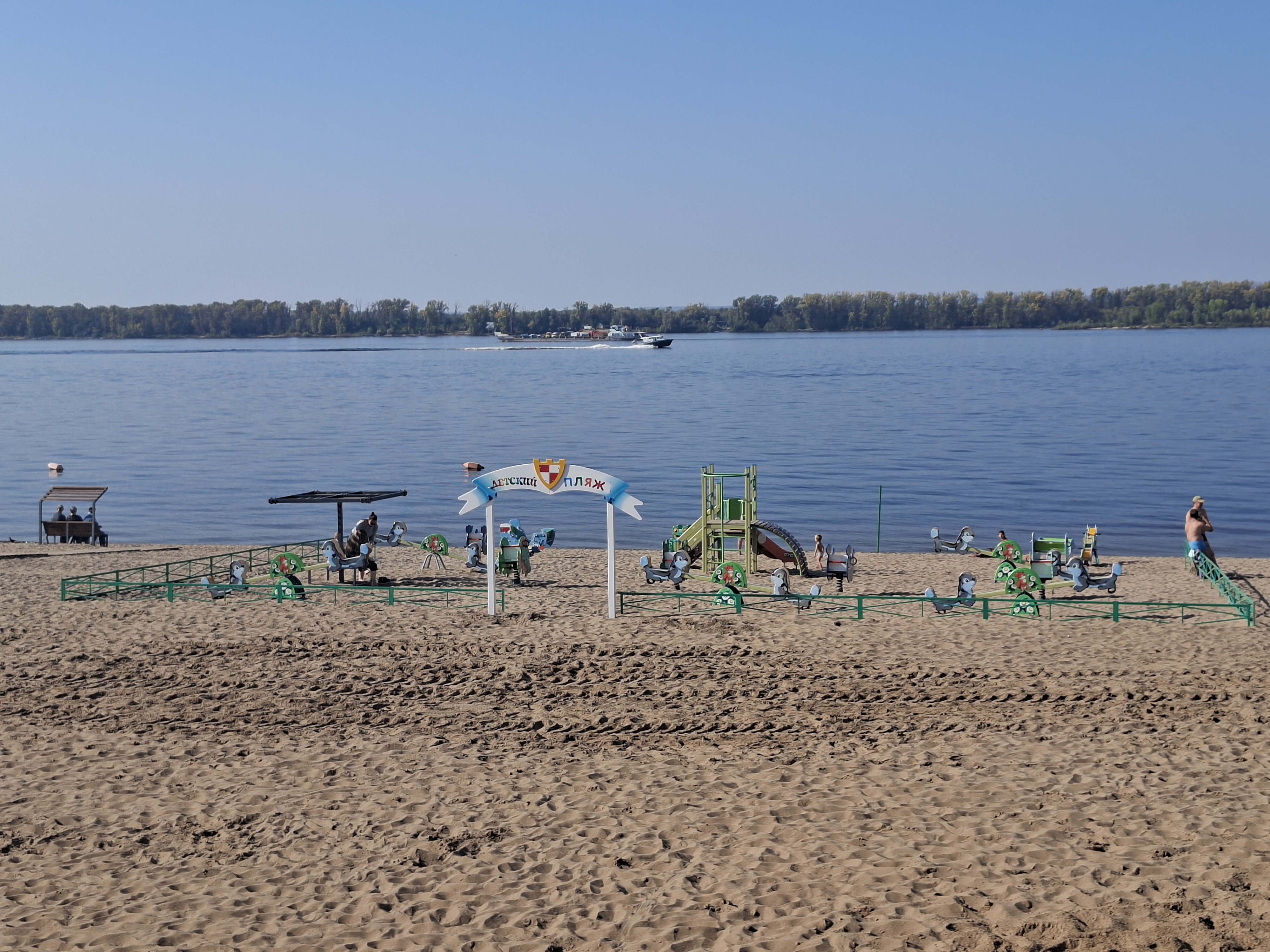 Пляж на самарской Новой Набережной