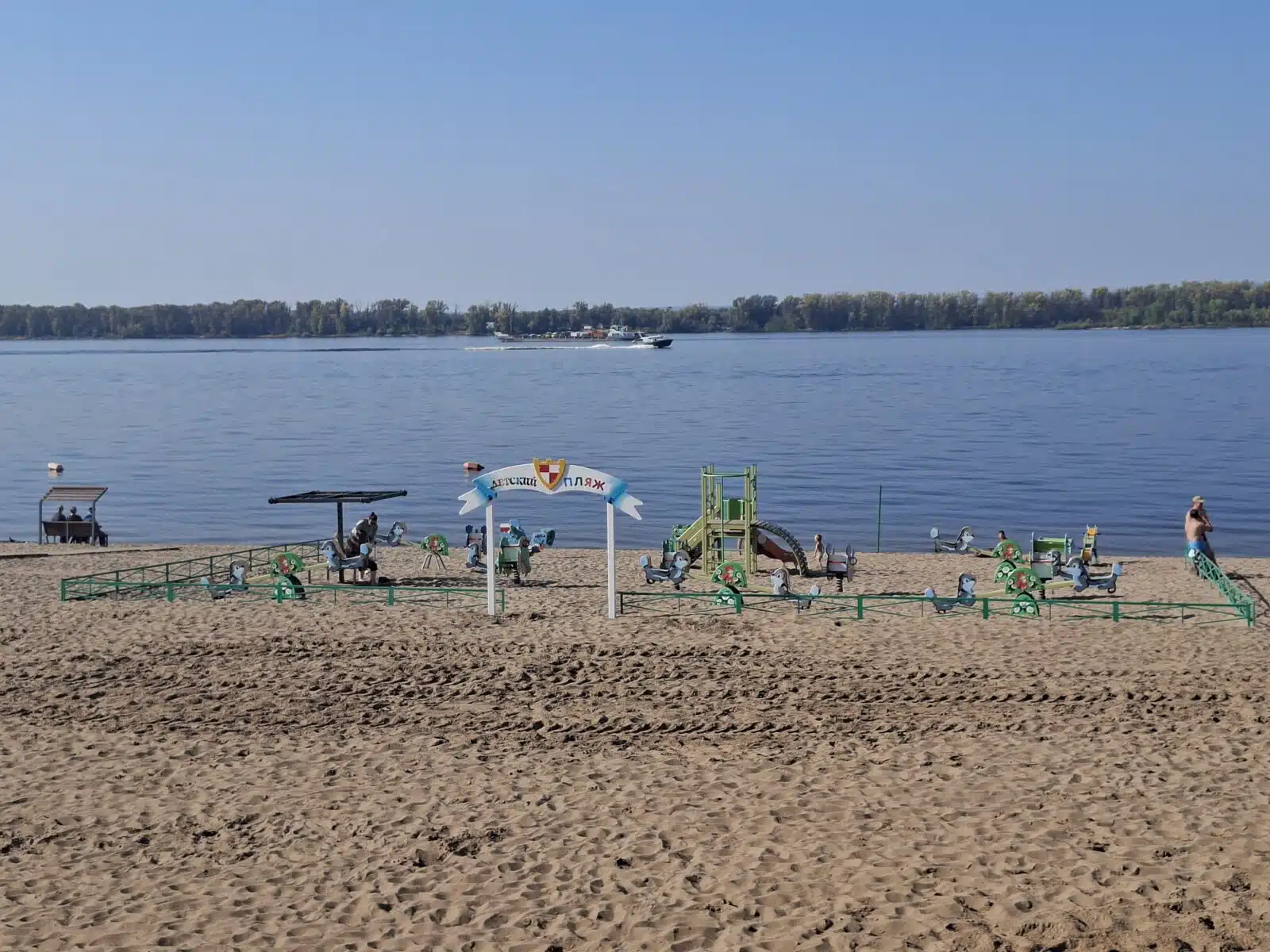 Пляж на самарской Новой набережной