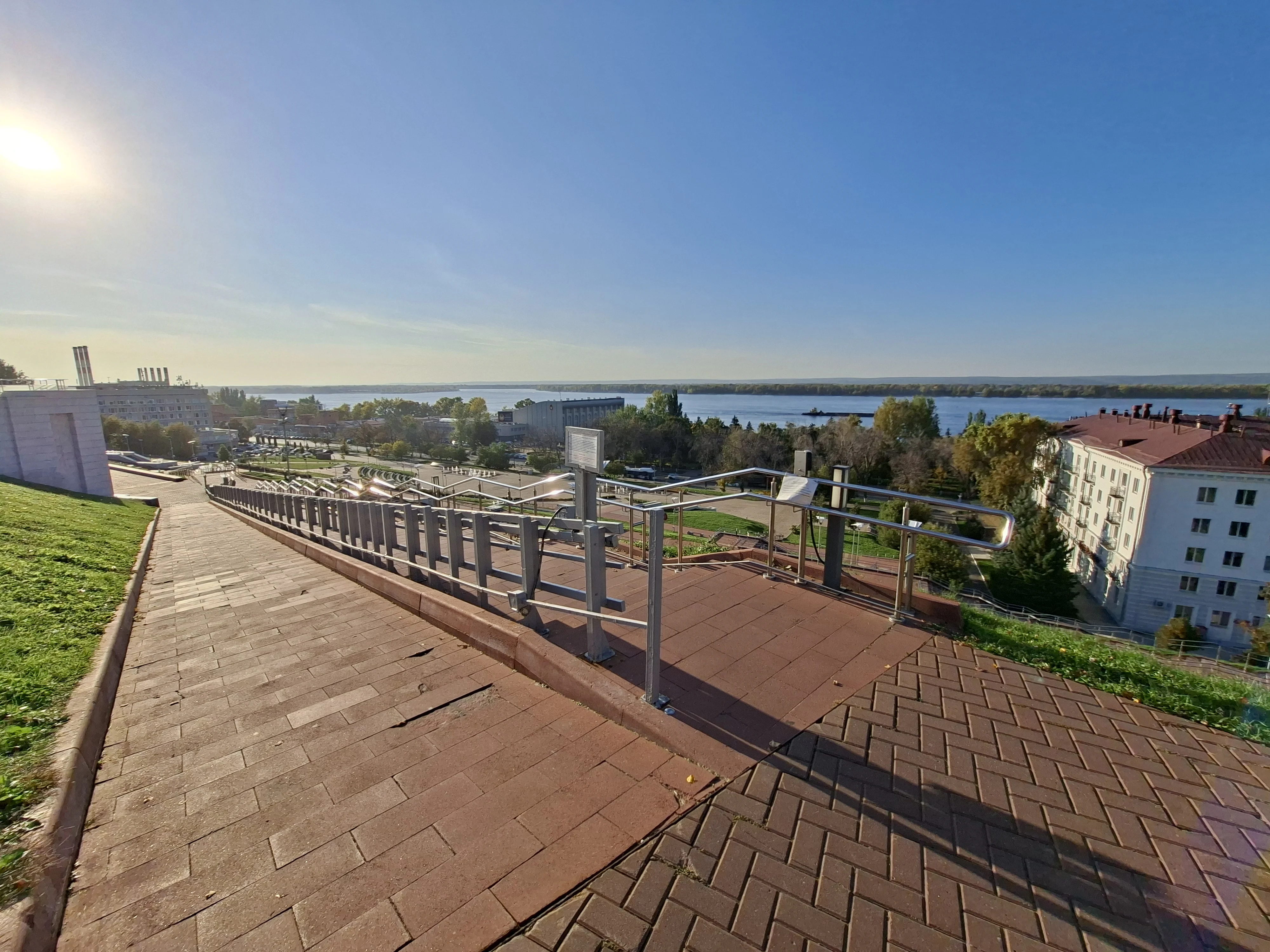 Спуск к Волге от площади Славы